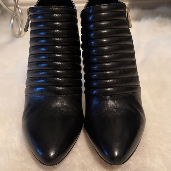 *SOLD* GORGEOUS! Black Leather Booties 8 1/2 - Picture 2 of 11